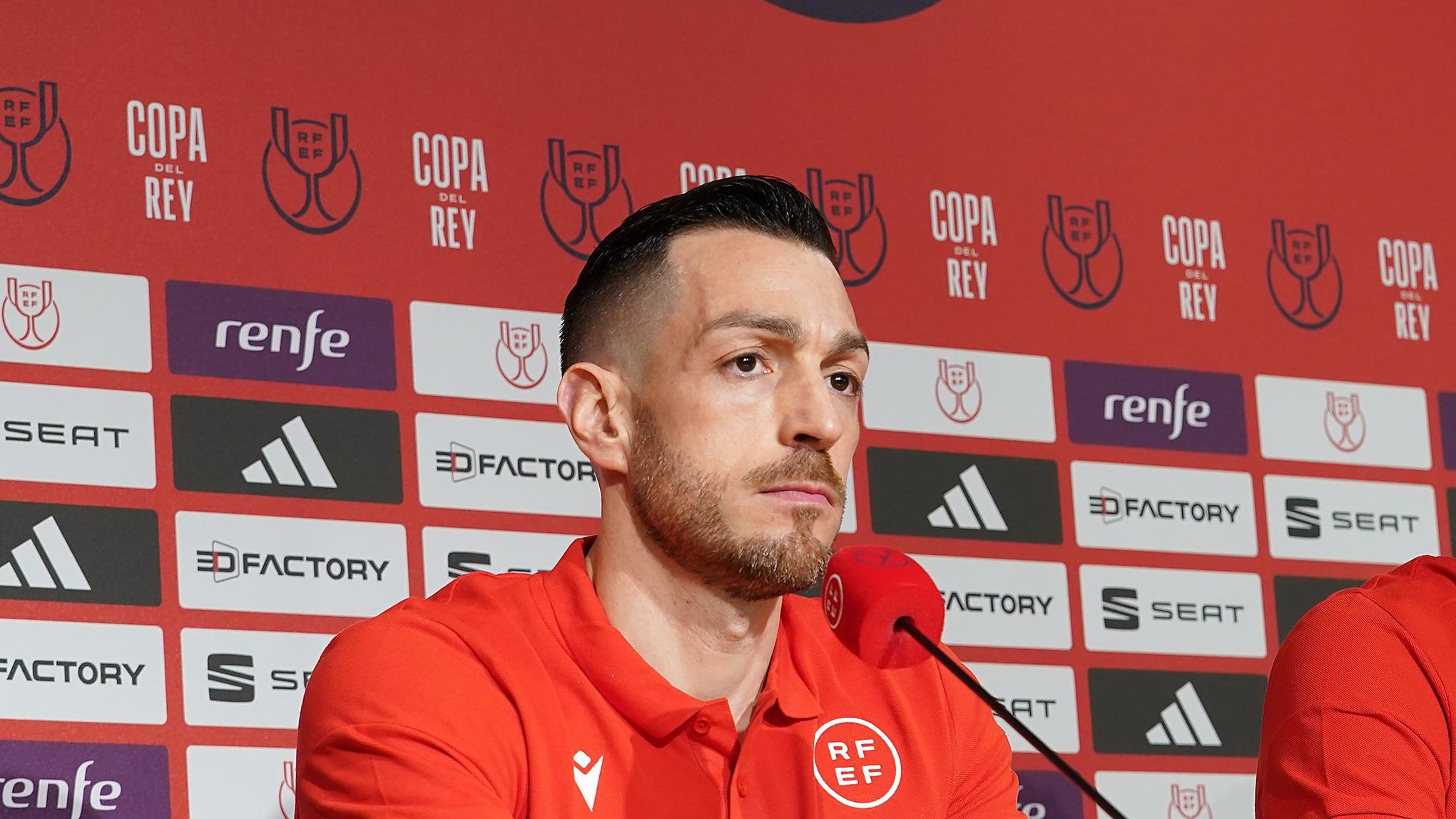 Eduardo Prieto Iglesias, nuevo resposable del VAR, durante una rueda de prensa con la RFEF. X: @RFEF
