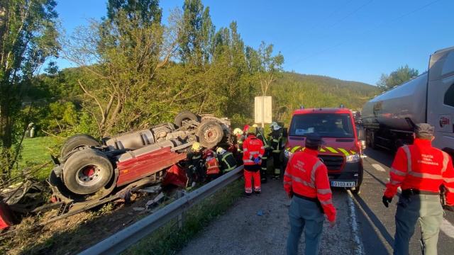 Imagen del accidente mortal registrado esta mañana en la Ronda de Pamplona / POLICÍA FORAL