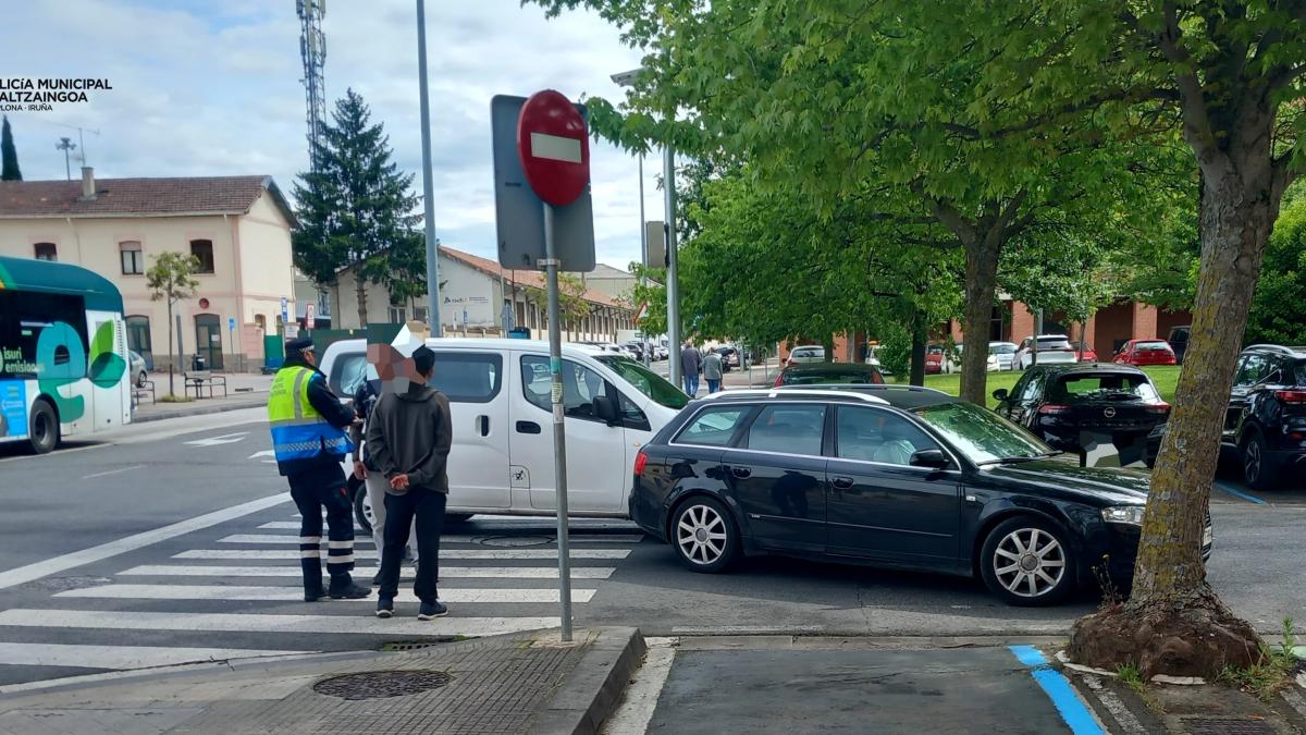 Agentes de la Policía Municipal de Pamplona, durante una actuación de este fin de semana. Foto: Ayuntamiento de Pamplona