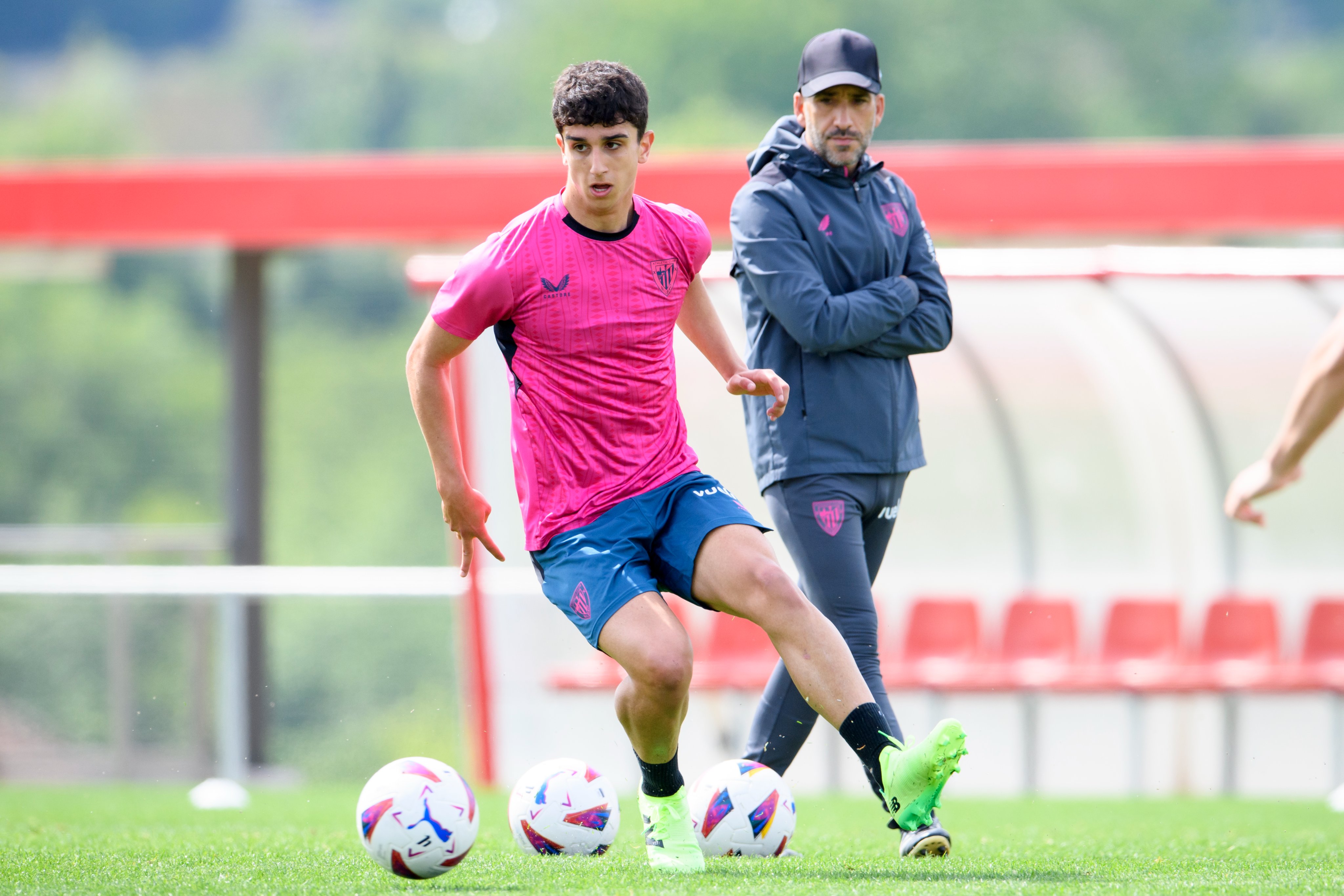 Aingeru Olabarrieta, extremo del Bilbao Athletic, principal novedad en la lista de Valverde / Athletic Club
