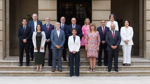El Gobierno de Navarra posa al completo antes de su sesión semanal. Fotos: Gobierno de Navarra