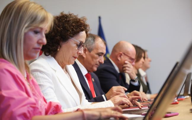 El Gobierno de Navarra posa al completo antes de su sesión semanal. Fotos: Gobierno de Navarra