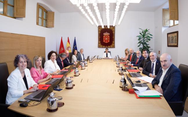 El Gobierno de Navarra posa al completo antes de su sesión semanal. Fotos: Gobierno de Navarra