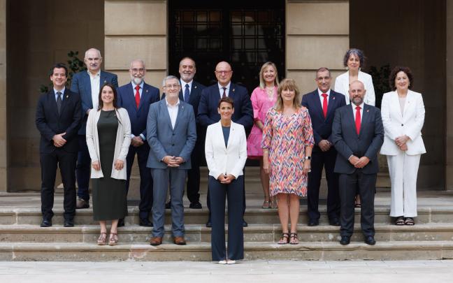 El Gobierno de Navarra posa al completo antes de su sesión semanal. Fotos: Gobierno de Navarra