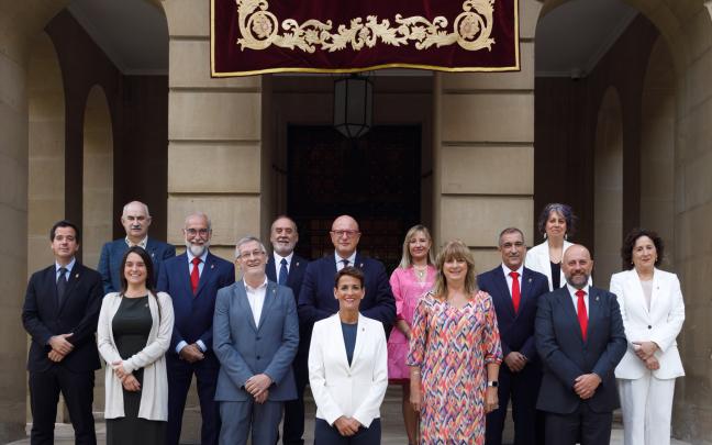 El Gobierno de Navarra posa al completo antes de su sesión semanal. Fotos: Gobierno de Navarra