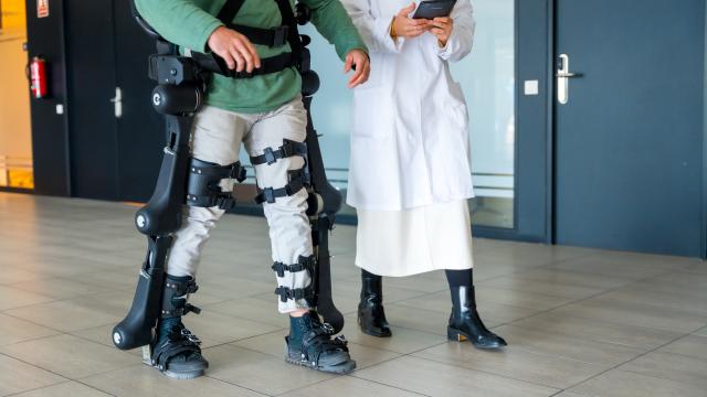 'Hank'. el exoesqueleto de Gogoa Mobility Robots para la rehabilitación de las extremidades inferiores