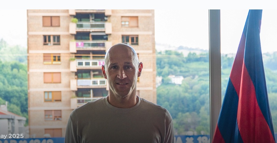 Iñaki Goikoetxea en las dependencias del estadio de Ipurua como nuevo técnico armero. / SD EIBAR