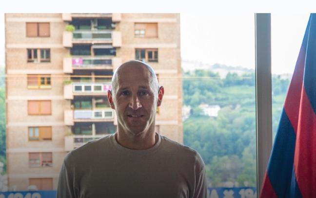 Iñaki Goikoetxea en las dependencias del estadio de Ipurua como nuevo técnico armero. / SD EIBAR