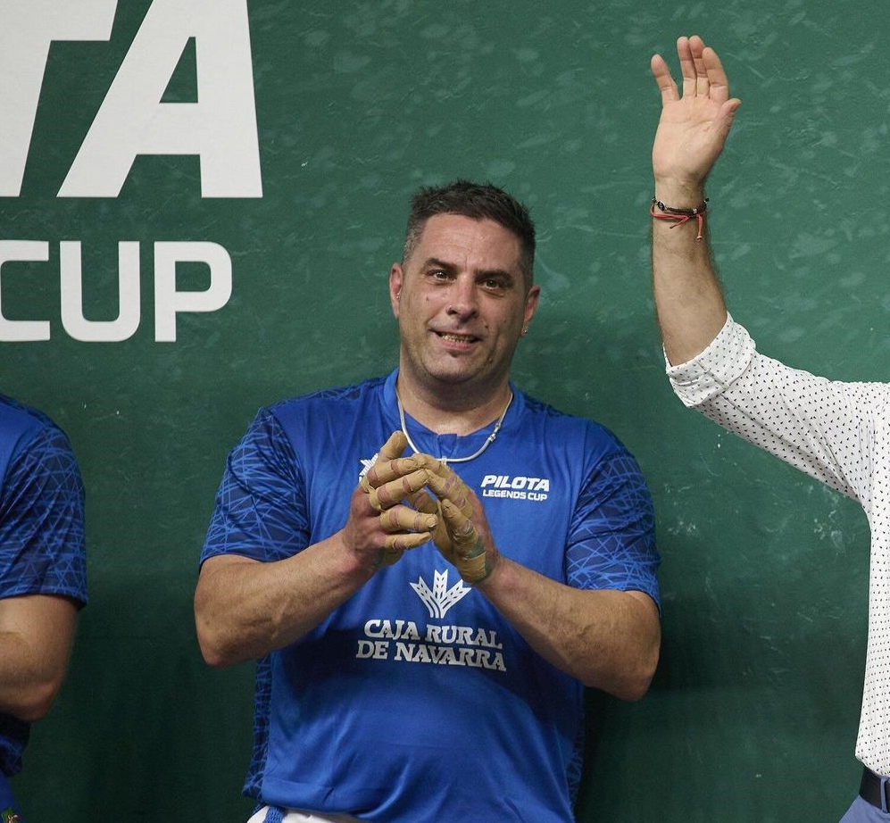 Mikel Goñi en la Pilota Legends Cuo en el frontón Labrit | Imagen: Iñaki Porto - Noticias de Navarra