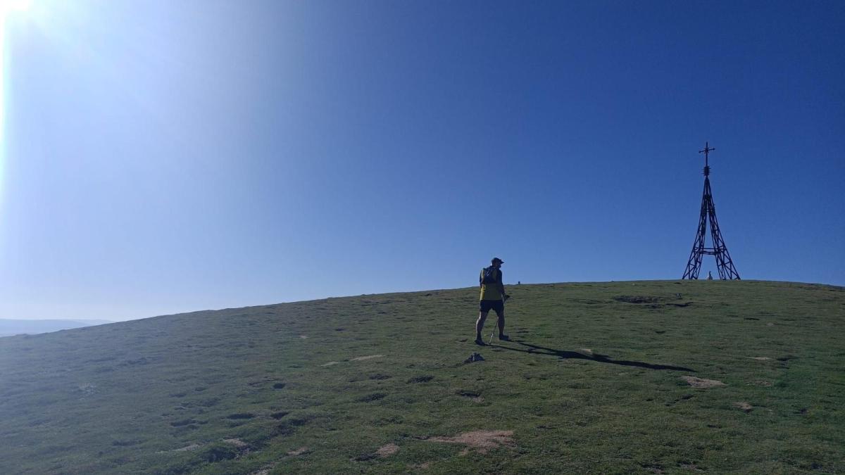 En el dispositivo desplegado en el Gorbea ha participado un helicóptero de la Ertzaintza con configuración de montaña, junto a efectivos de la Unidad de Vigilancia y Rescate / DEIA - Gonzalo Pérez Zunzunegi. 