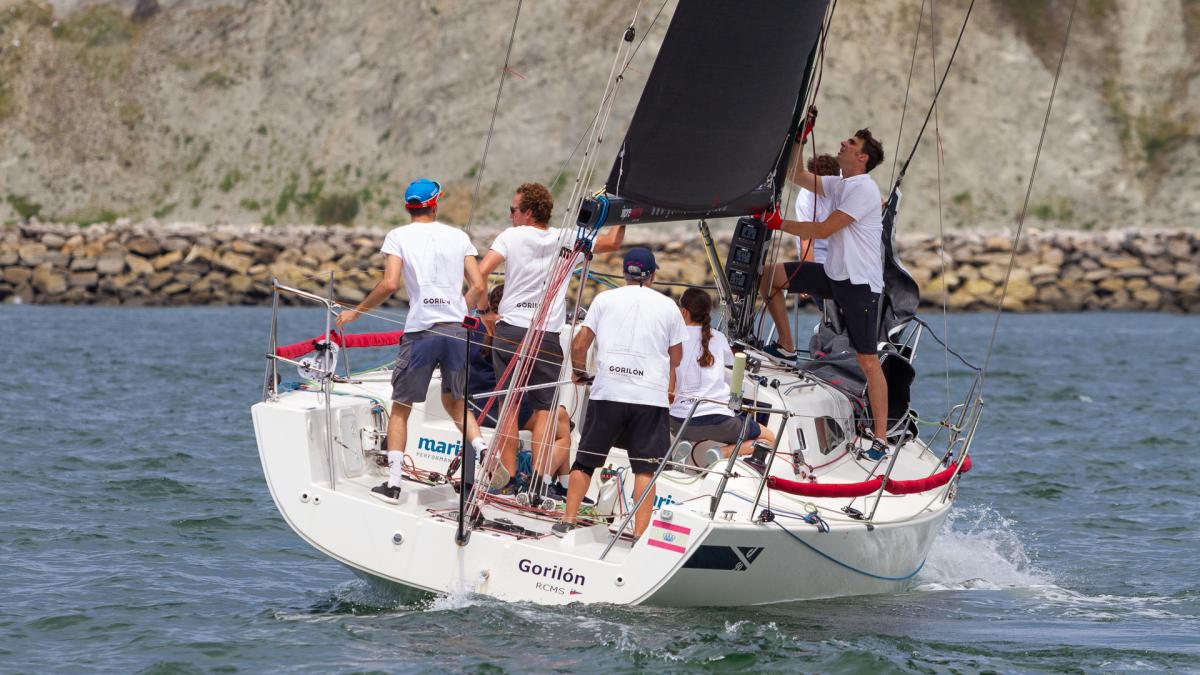 El Gorilón cántabro de Emigdio Bedia se apuntó la 35ª edición de la Regata EKP Costa Vasca-Ballena de Oro. Foto: RCMA-RSC