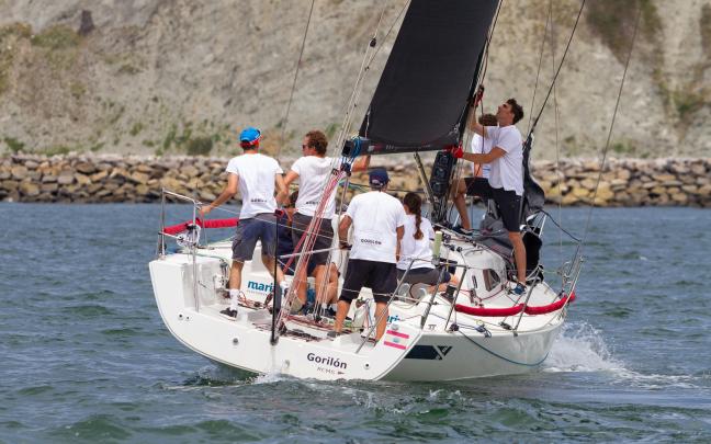 El Gorilón cántabro de Emigdio Bedia se apuntó la 35ª edición de la Regata EKP Costa Vasca-Ballena de Oro. Foto: RCMA-RSC