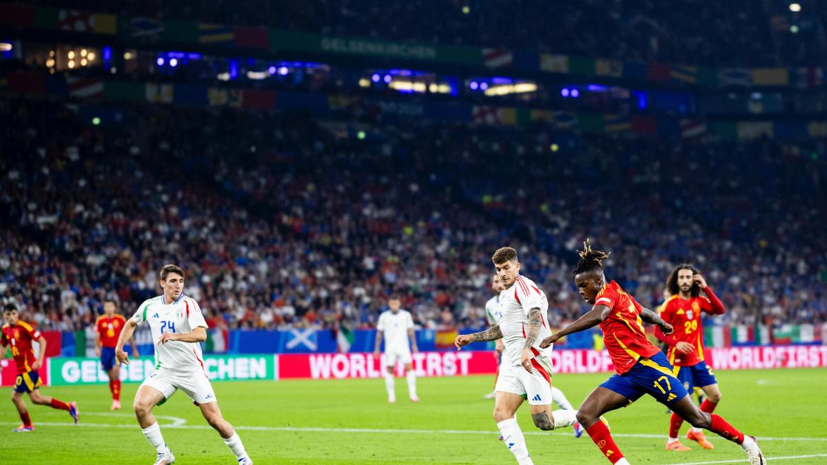 Nico Williams en la acción del gol ante Italia / SE Fútbol