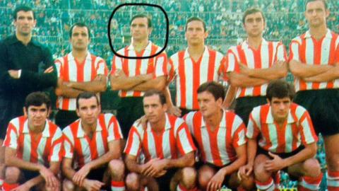 Raúl figura en la imagen junto a leyendas rojiblancas como José Ángel Iríbar, Iñaki Sáez, Txutxi Aranguren y Fidel Uriarte. / ATHLETIC CLUB Raúl figura en la imagen junto a leyendas rojiblancas como José Ángel Iríbar, Iñaki Sáez, Txutxi Aranguren y Fidel Uriarte. / ATHLETIC CLUB