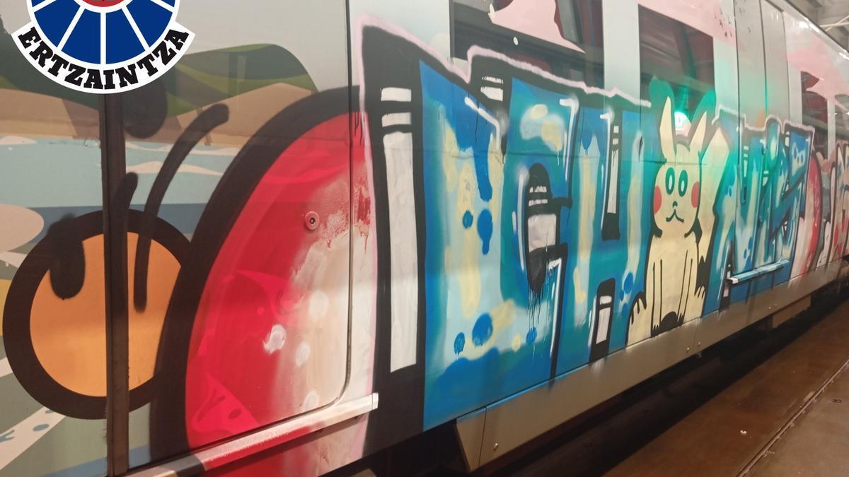 Imagen de una de las unidades vandalizadas / DEPARTAMENTO DE SEGURIDAD