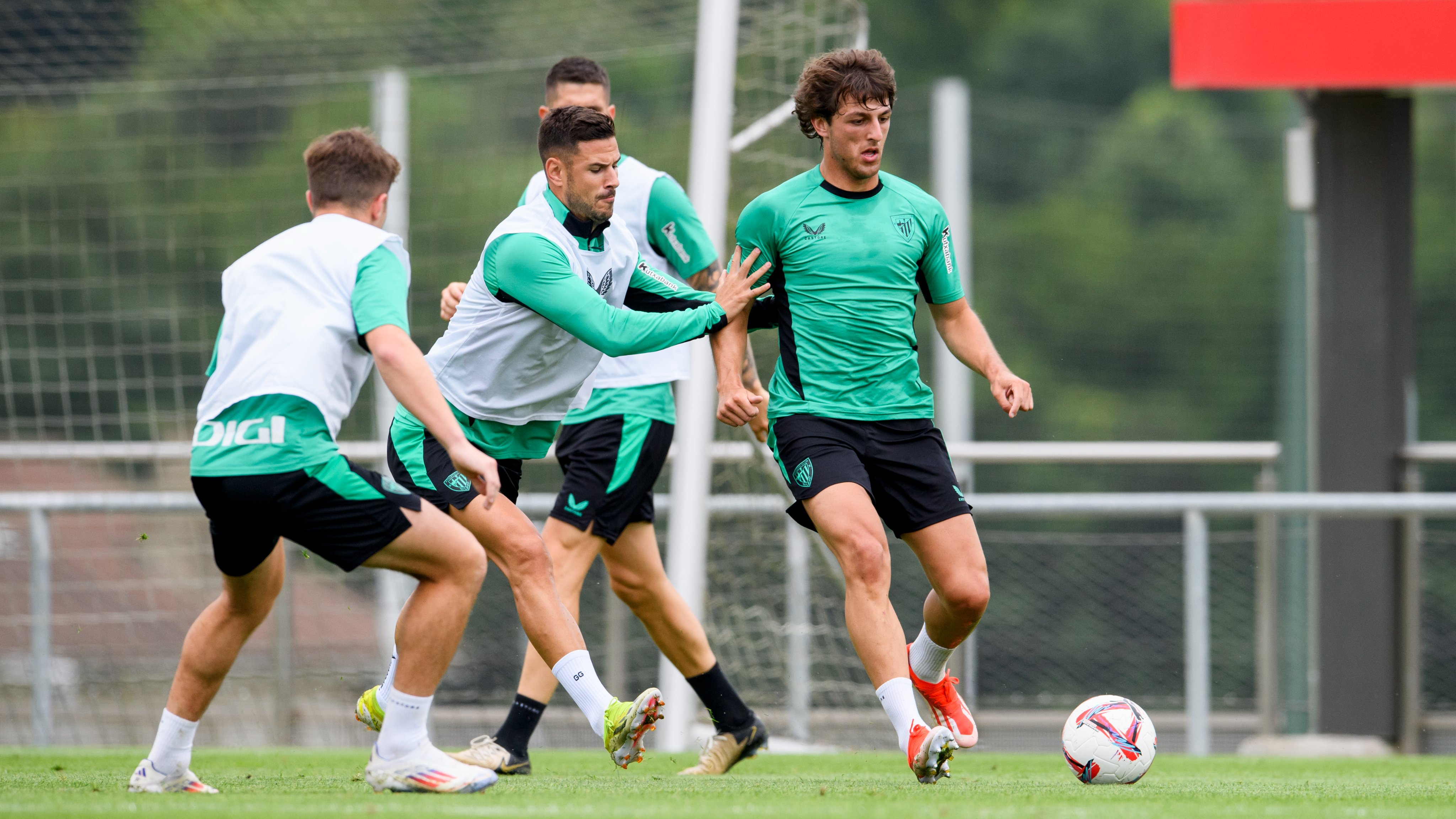 Unai Gómez y Gorka Guruzeta durante un entrenamiento en Lezama / AThletic Club
