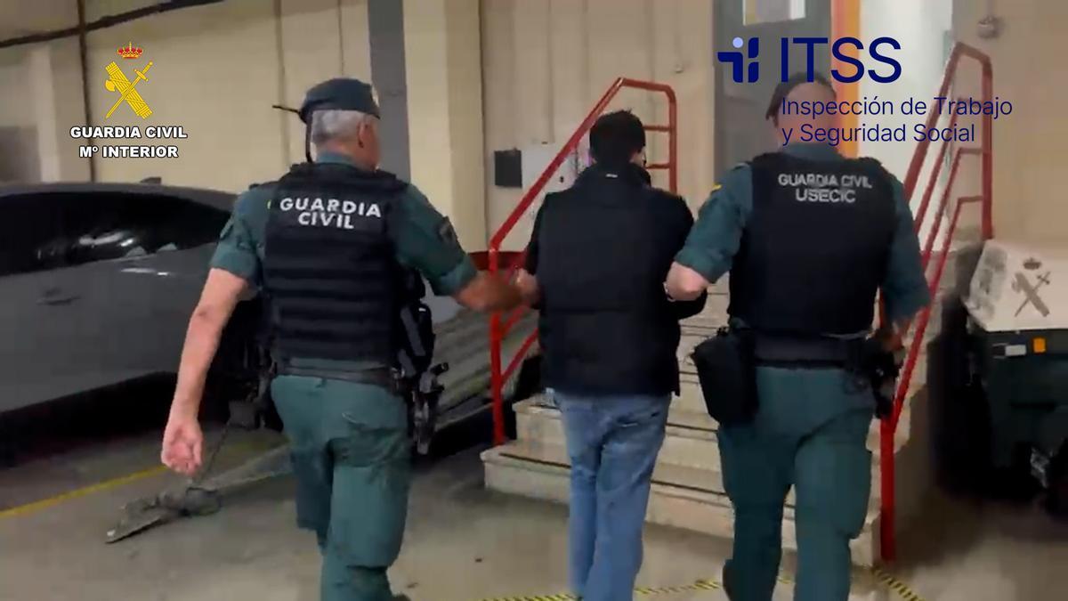 3 personas han sido detenidas por liderar una organización que suministraba mano de obra barata.