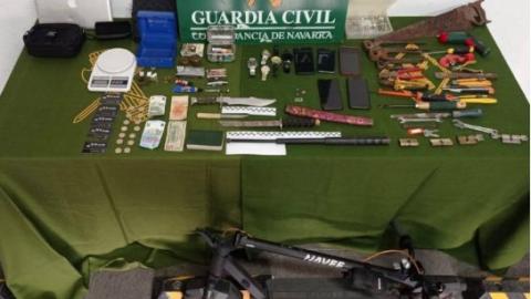 Vivienda ocupada precintada en Estella y material intervenido. Cedida