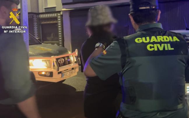 La operación se ha saldado con la detención de la pareja propietaria del bar de Gallarta y con un camarero del local G.C.