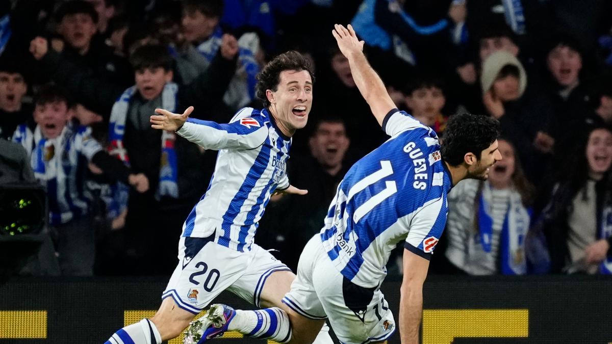 Guedes celebra el segundo gol ante el Barça. REAL SOCIEDAD