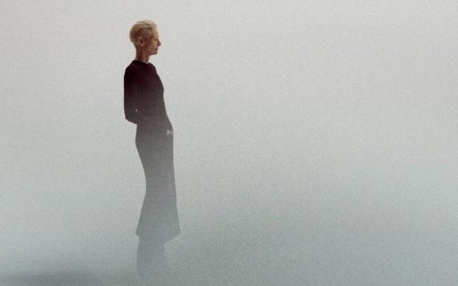 Performance de Tilda Swinton y Olivier Saillard / MUSEO GUGGENHEIM