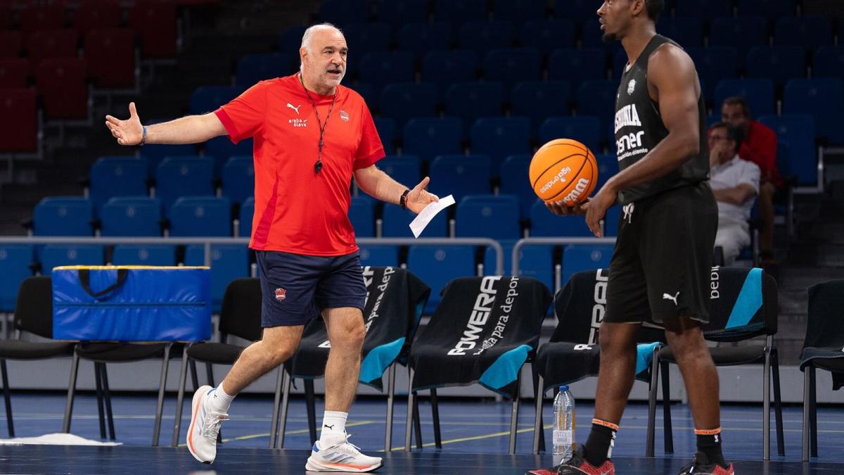 Imagen de uno de los primeros entrenamientos dirigidos por Pablo Laso. Foto: @Baskonia (Instagram)