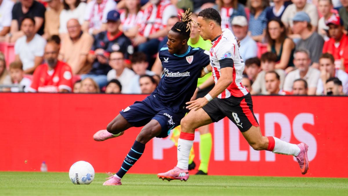 Nico Williams controla un balón en el último amistoso / Athletic Club