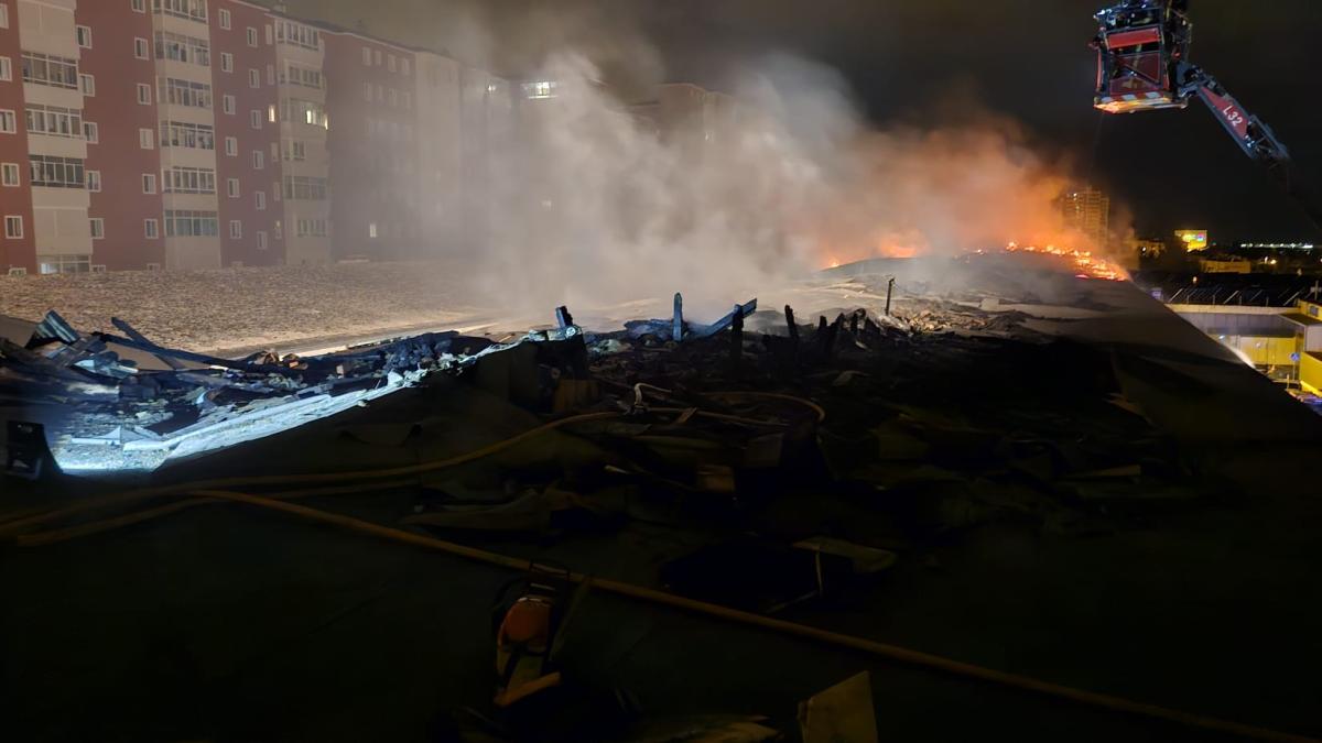 Imagen del incendio en el tejado de la Policía Municipal de Pamplona. Foto: Ayuntamiento de Pamplona