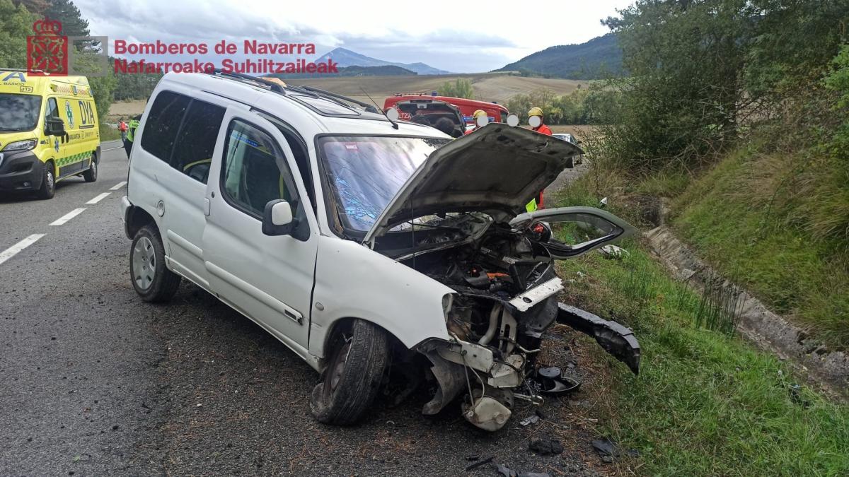 Estado del vehículo accidentado en Lizoain. Foto: Bomberos de Navarra