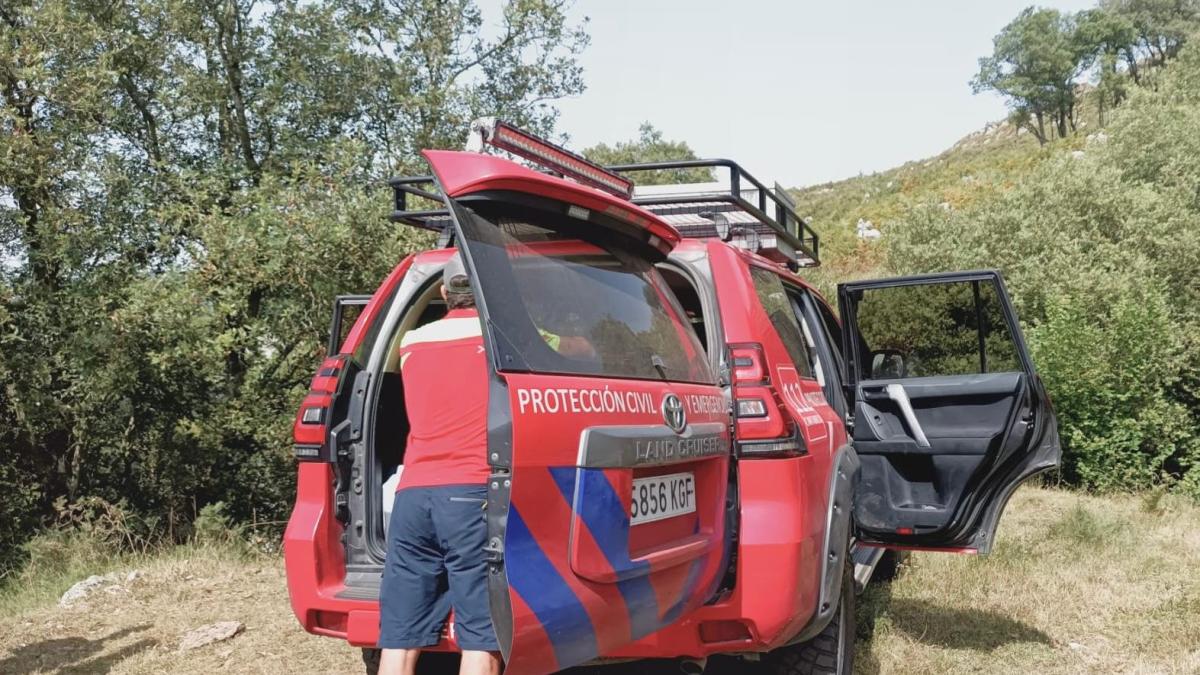 El servicio de Emergencia acudiendo al rescate del menor. / X 112 CANTABRIA