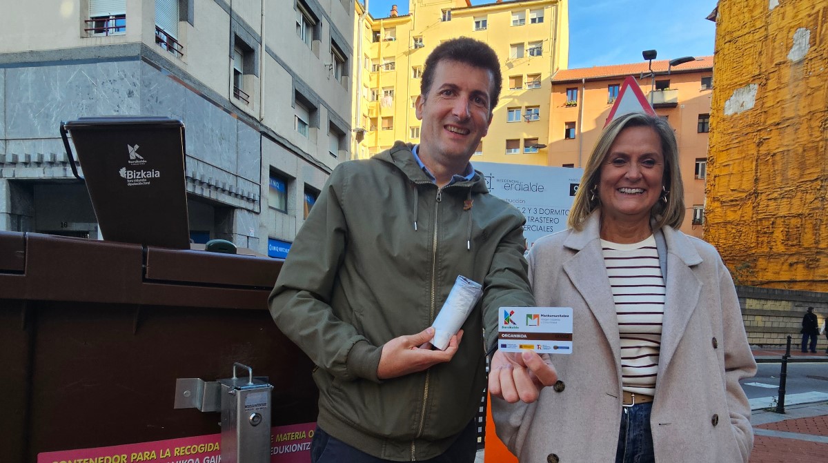 Amaia del Campo, alcaldesa de Barakaldo, junto a Gorka Zubiaurre, concejal de Alcaldía y presidente de la Mancomunidad de Margen Izquierda y Zona Minera. X: @infobarakaldo