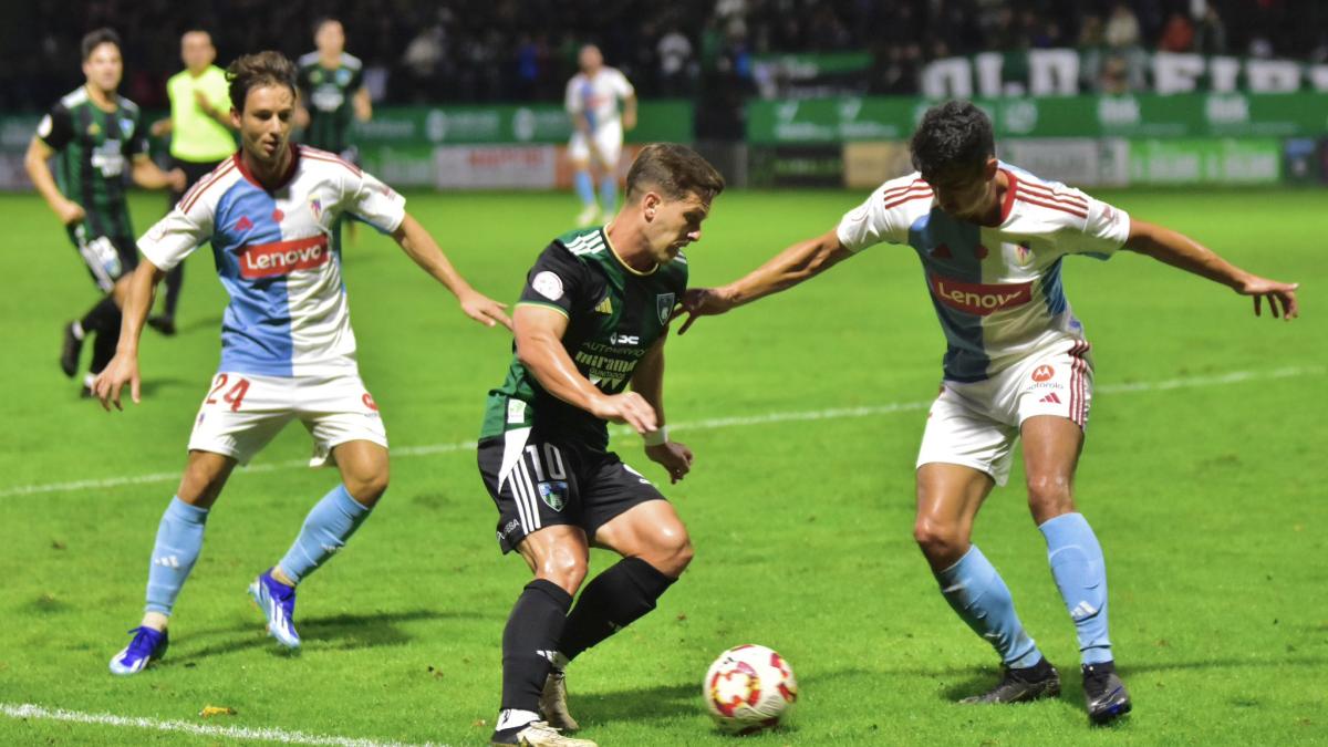 Leandro, en una acción ofensiva en Las Llanas / Sestao RC