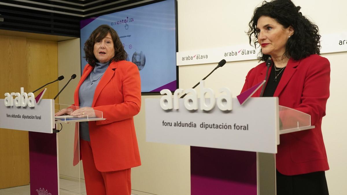 La diputada foral de Hacienda, Itziar Gonzalo, y la directora de Hacienda, María José Perea. Alex Larretxi
