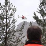 El helicóptero de la Ertzaintza participa en una búsqueda de montaña / DEIA- Borja Guerrero