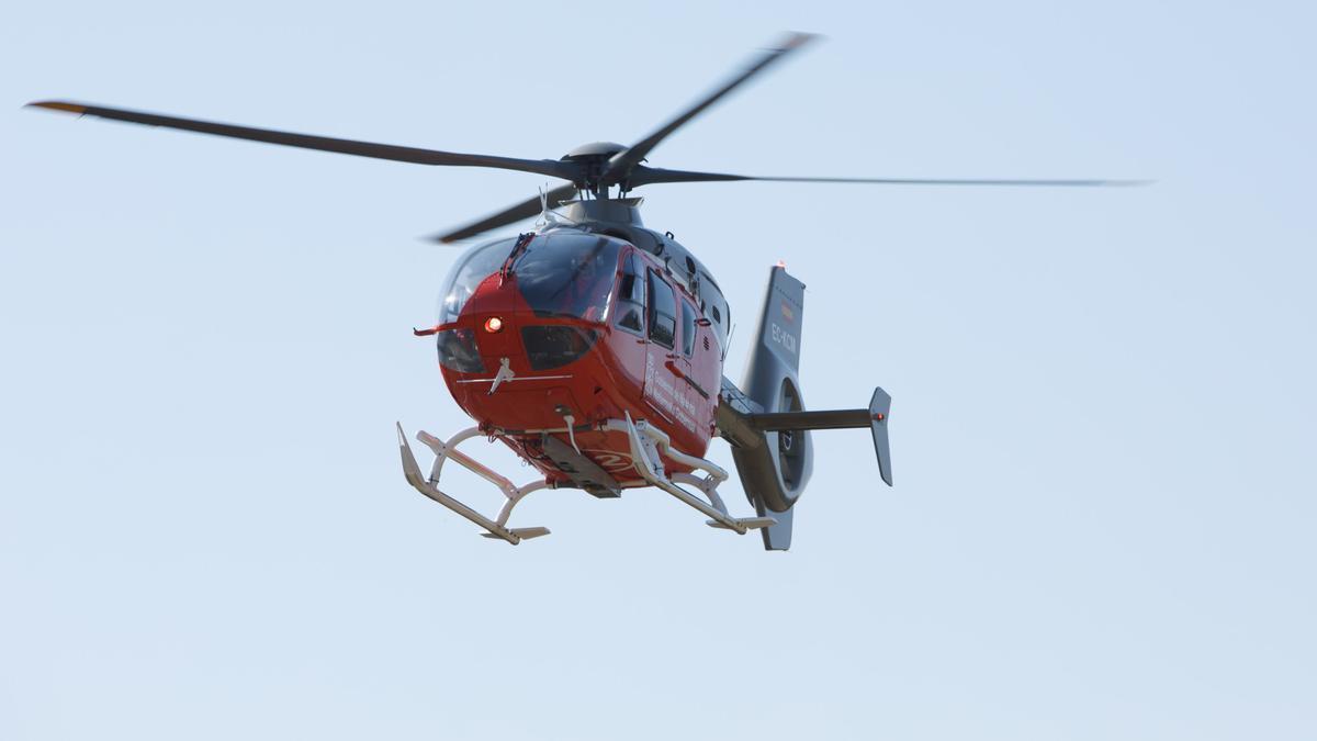 Uno de los helicópteros del equipo de rescate. Cedida