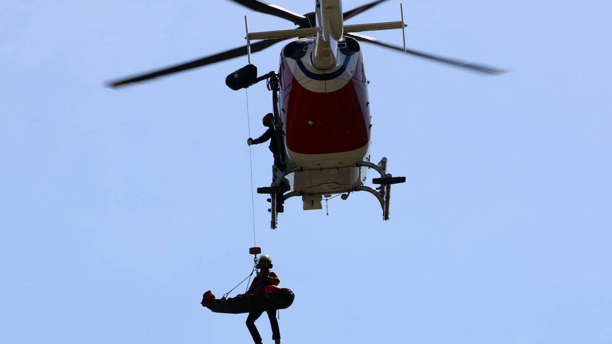Un helicóptero de la Ertzaintza realizando labores de rescate Ertzaintza