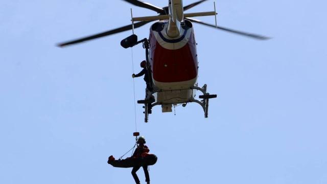 Un helicóptero de la Ertzaintza realizando labores de rescate Ertzaintza
