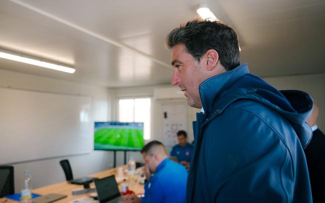 Una de las primeras tomas de contacto de Asier Goiria enfrascado en su nuevo proyecto. / CULTURAL Y DEPORTIVA LEONESA