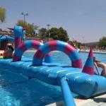 Imagen de los hinchables en la piscina exterior de Artxanda. AYUNTAMIENTO DE BILBAO