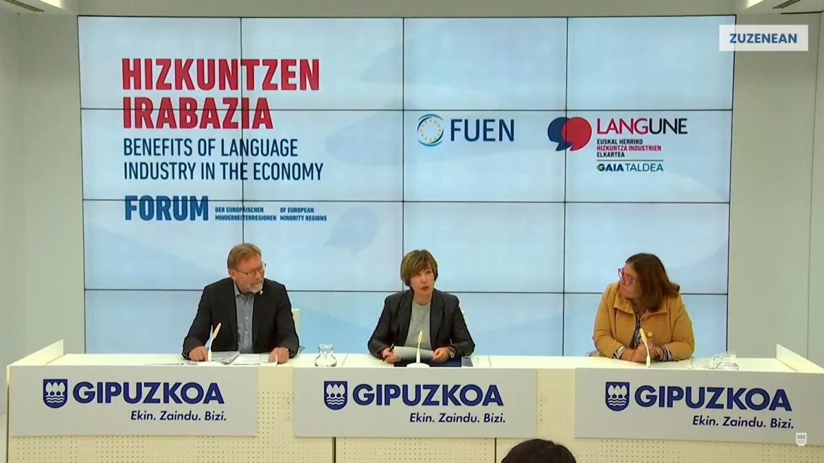 Presentación, esta mañana, del congreso 'Hizkuntzen Irabazia' que se celebrará en Donostia a finales de noviembre