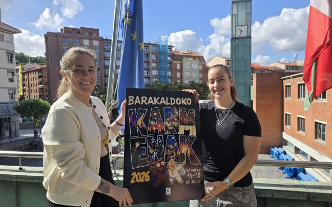 Nerea Cantero, concejala de Cultura del Ayuntamiento de Barakaldo, junto a la ganadora del cartel anunciador de las fiestas