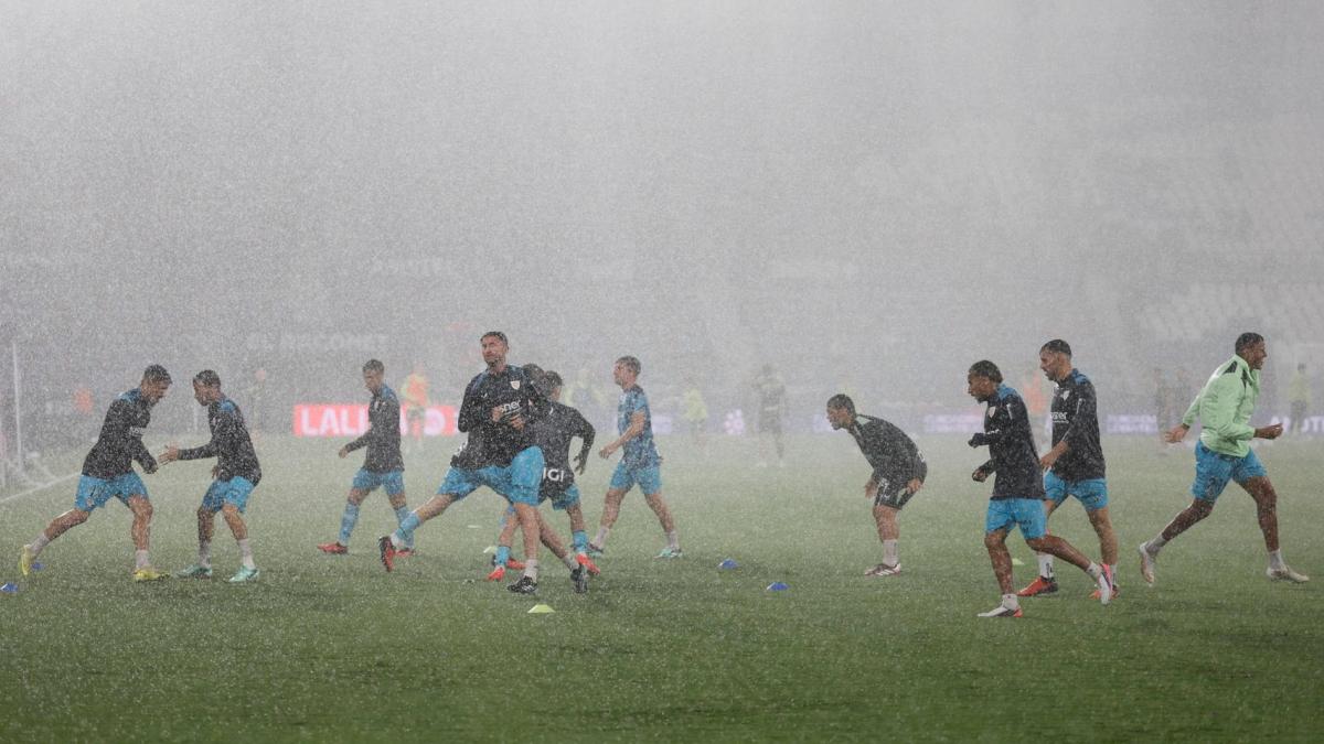Imagen del calentamiento del Athletic y el Levante / Athletic Club