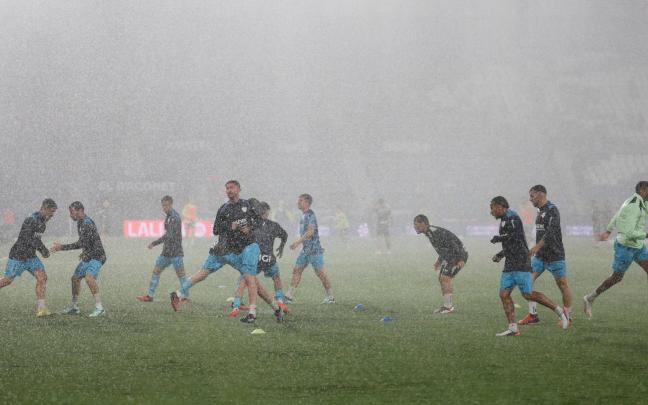 Imagen del calentamiento del Athletic y el Levante / Athletic Club