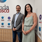 Javier Hurtado con Iranzu Calvo en los estudios de Onda Vasca