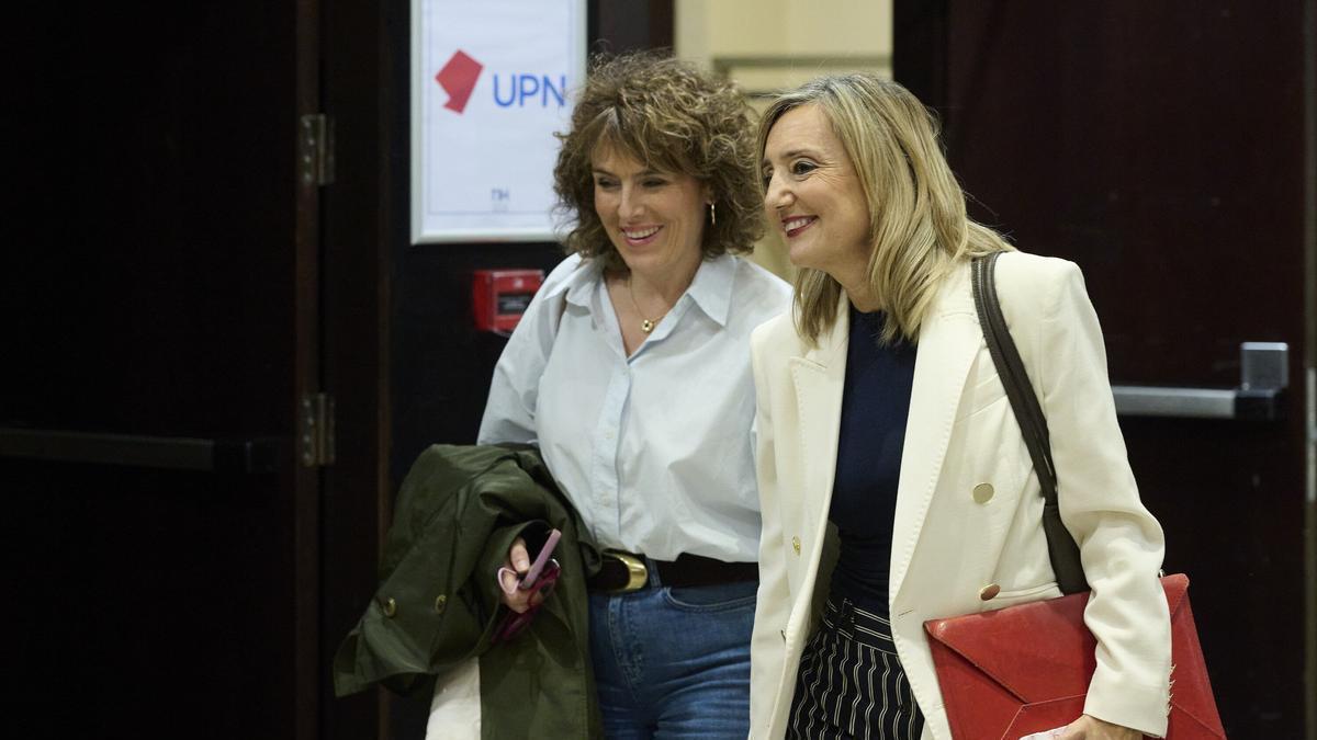 Cristina Ibarrola y Cristina Sota, al acceder a la reunión del Consejo Político de UPN este martes. Iñaki Porto