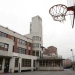 El centro acoge la etapa de Primaria en la primera planta y secundaria en la superior. Pablo Viñas