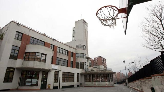 El centro acoge la etapa de Primaria en la primera planta y secundaria en la superior. Pablo Viñas