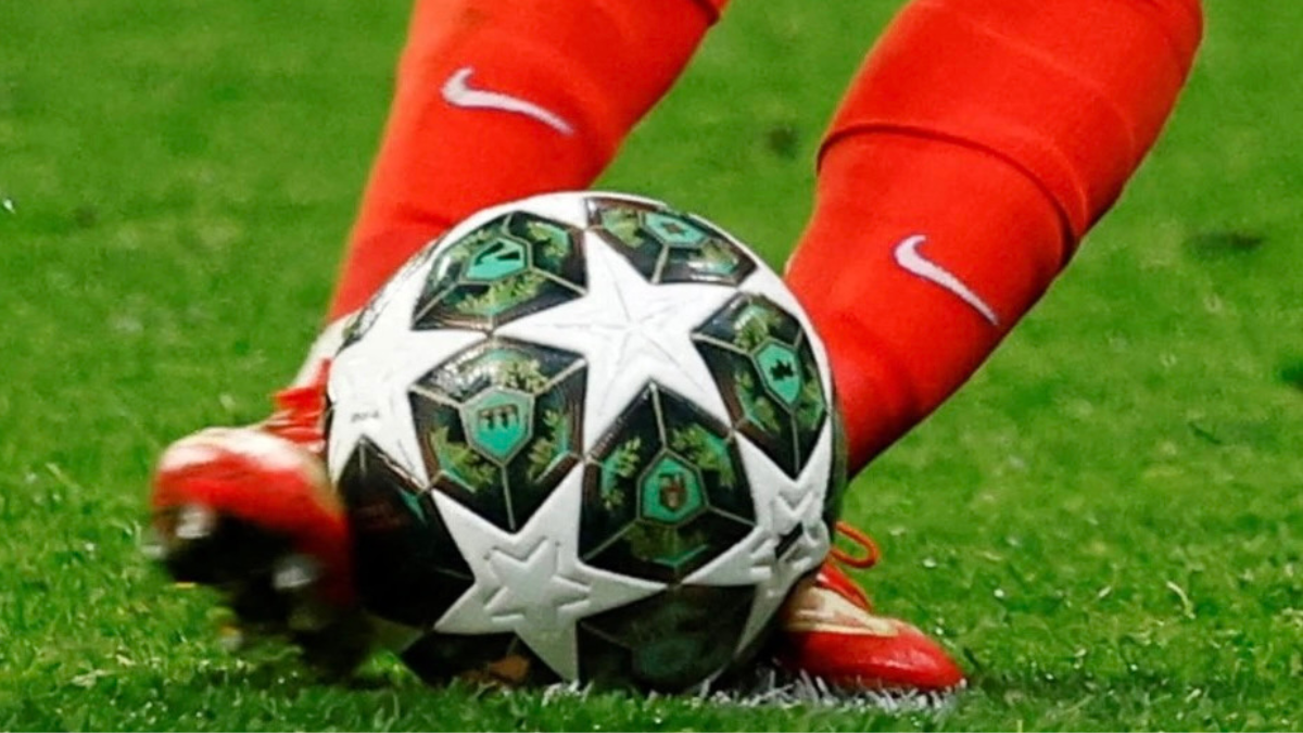 Imagen del lanzamiento de Julián Álvarez frente al Real Madrid que fue anulado por doble contacto. Foto: UEFA