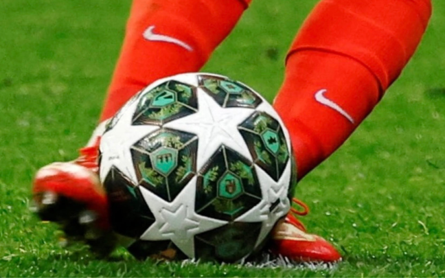 Imagen del lanzamiento de Julián Álvarez frente al Real Madrid que fue anulado por doble contacto. Foto: UEFA