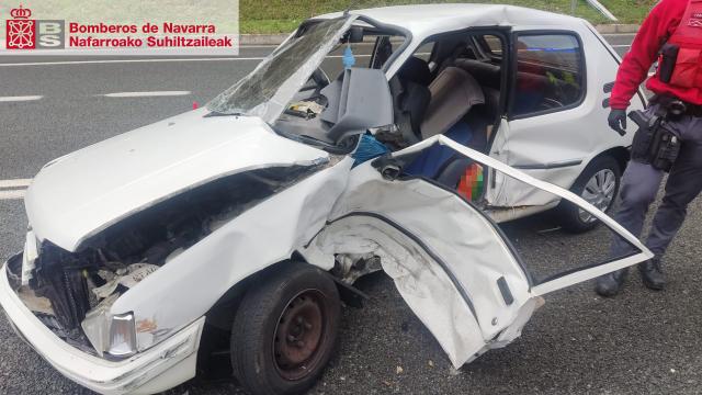 ista del turismo implicado en el accidente en la N-121-A. Cedida